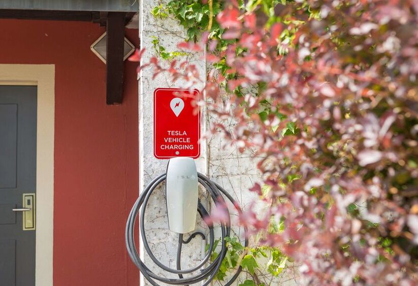 هتل Kyriad Prestige Beaune Le Panorama