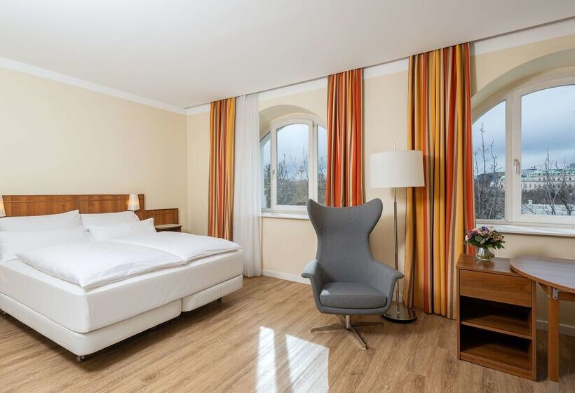 هتل NH Wien Belvedere