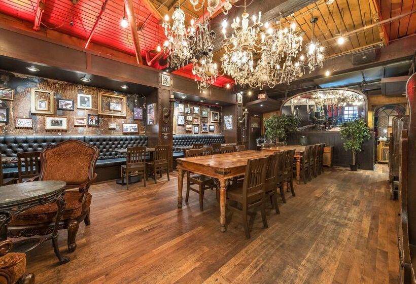 호텔 Quality Inn & Suites