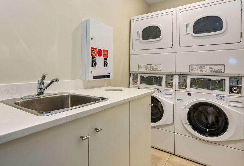 호텔 Quality Inn & Suites