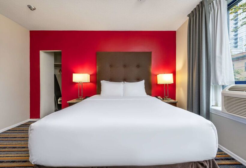 호텔 Quality Inn & Suites