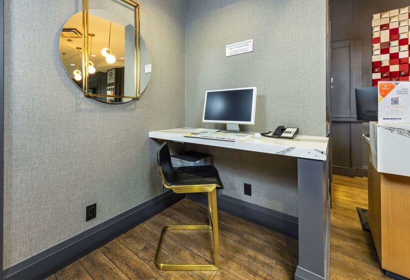 호텔 Quality Inn & Suites