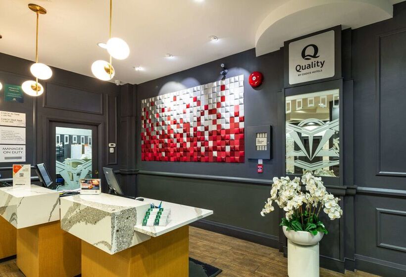 호텔 Quality Inn & Suites