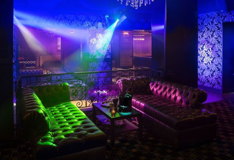 호텔 Quality Inn & Suites