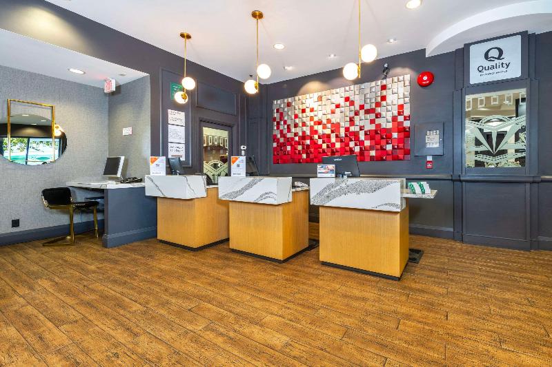 호텔 Quality Inn & Suites