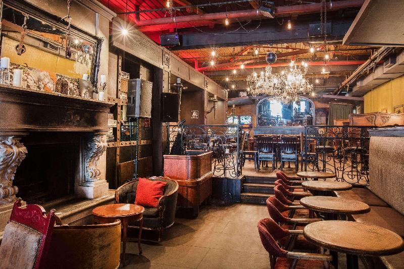 호텔 Quality Inn & Suites