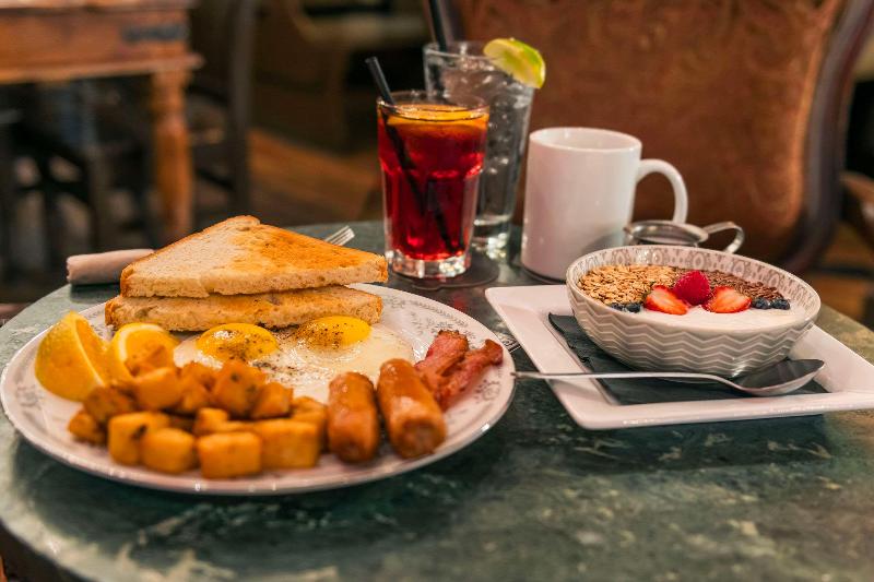 호텔 Quality Inn & Suites