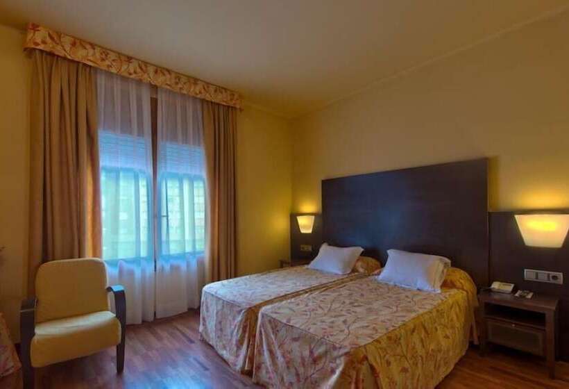 Отель Restaurant Pessets & SPA