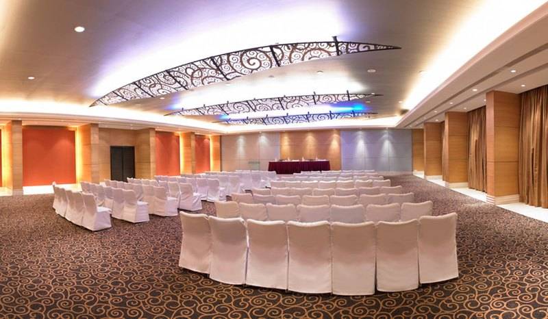 Отель Royal Orchid Bangalore