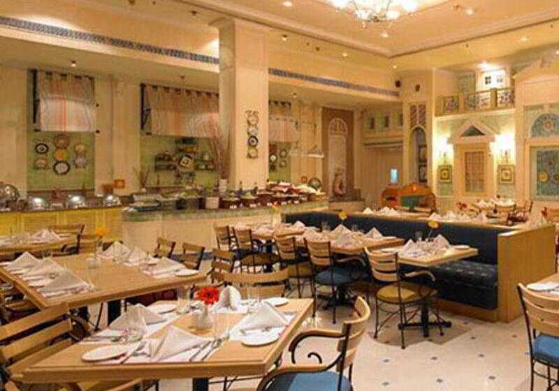 Отель Royal Orchid Bangalore