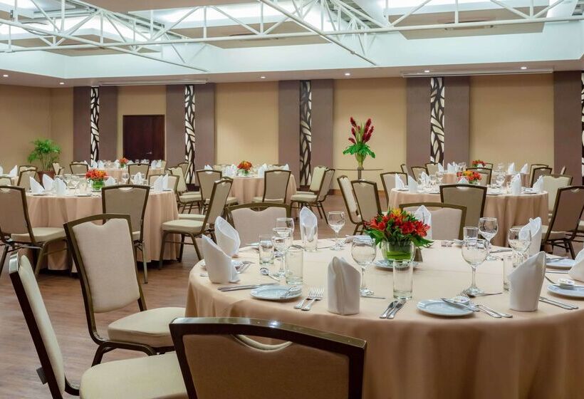 Sonesta Hotel El Olivar