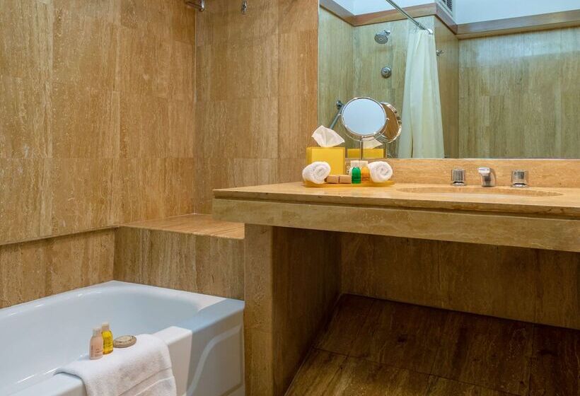 Sonesta Hotel El Olivar