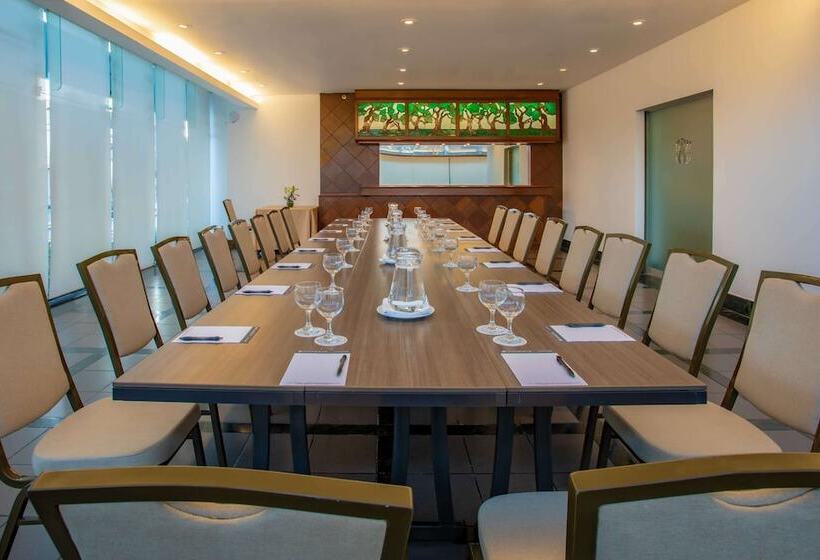 Sonesta Hotel El Olivar