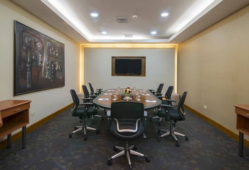 Sonesta Hotel El Olivar