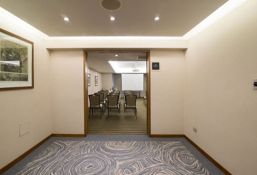 Sonesta Hotel El Olivar