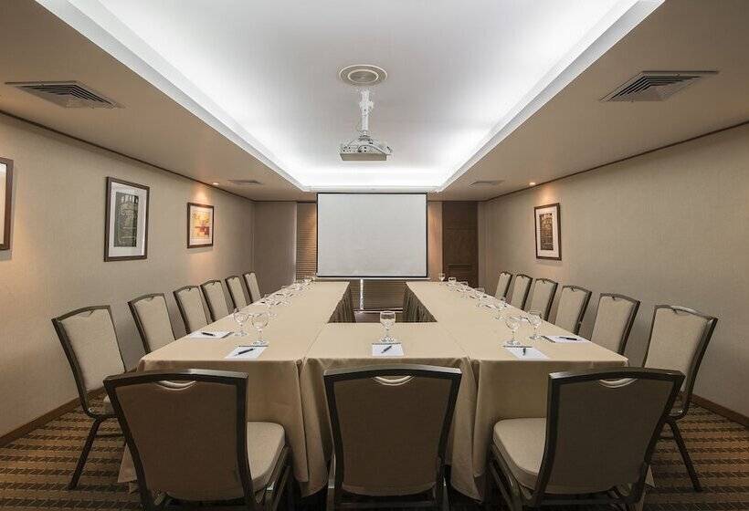 Sonesta Hotel El Olivar