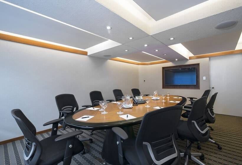 Sonesta Hotel El Olivar