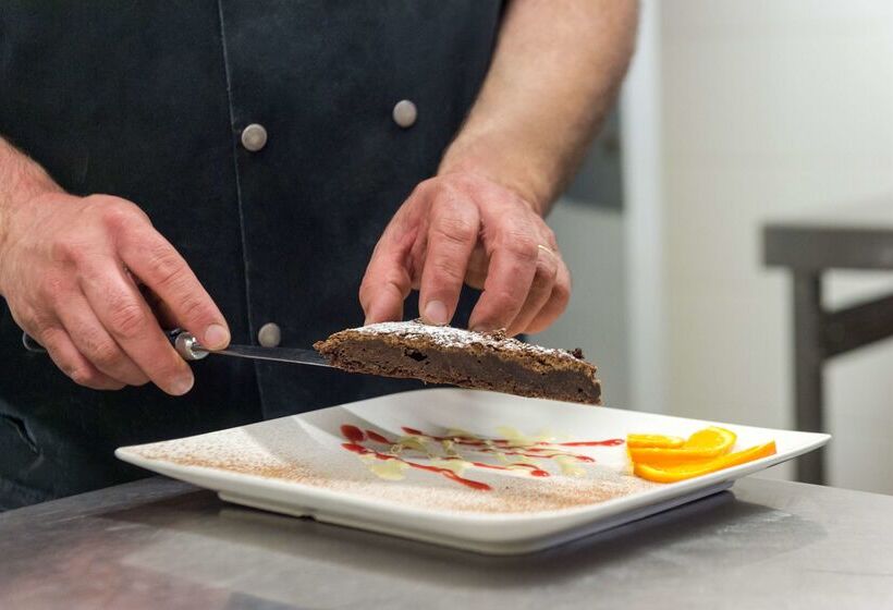 Отель The Originals City, Hôtel La Terrasse, Tours Nord