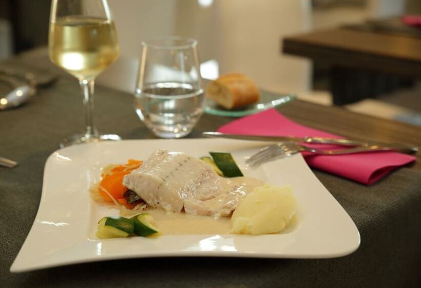 Отель The Originals City, Hôtel La Terrasse, Tours Nord