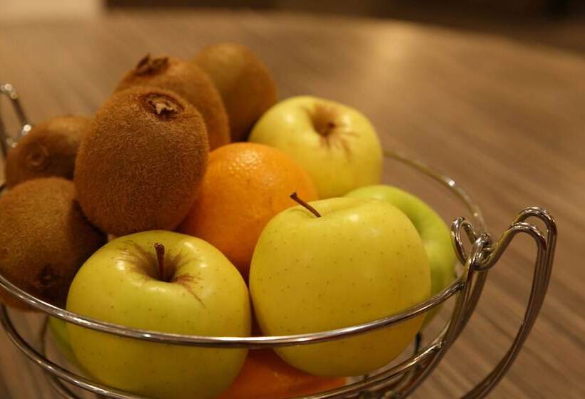 Отель The Originals City, Hôtel La Terrasse, Tours Nord