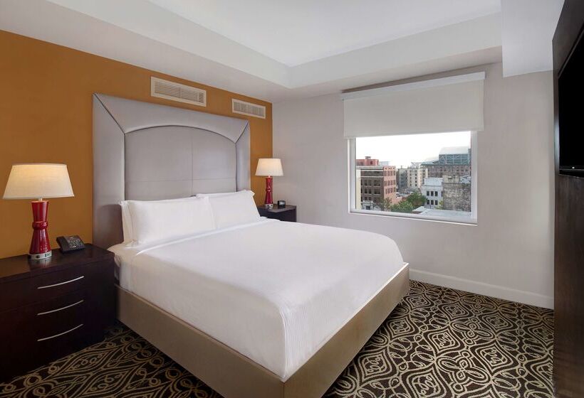 هتل The Sam Houston  Curio Collection By Hilton