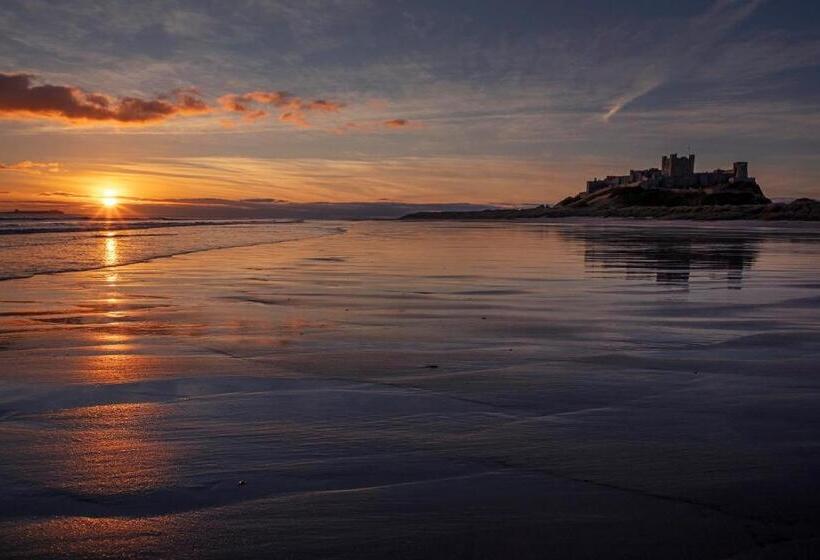 Отель The Victoria