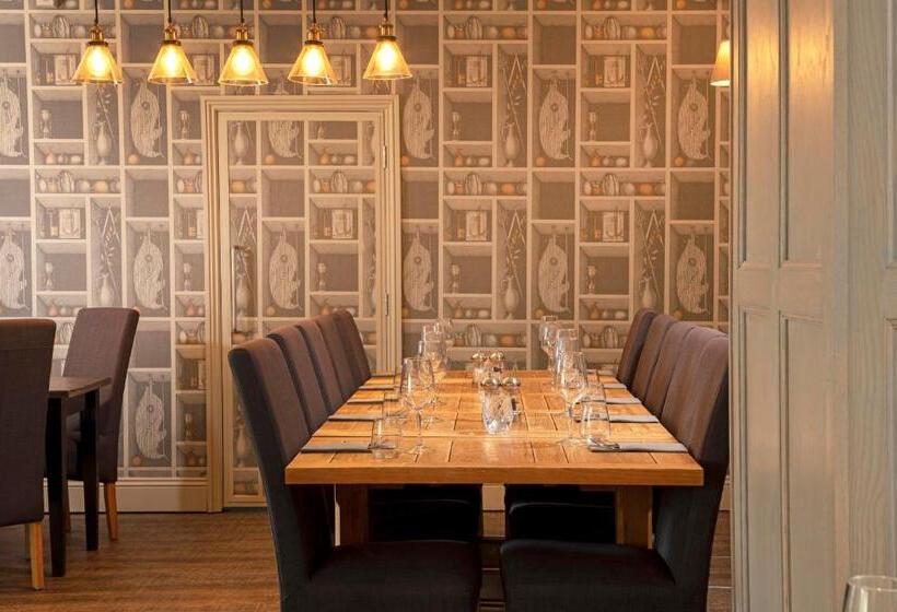 Отель The Victoria