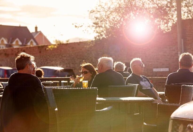 Отель The Victoria