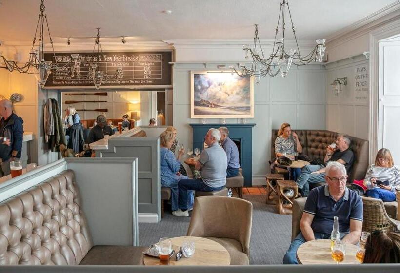 Отель The Victoria