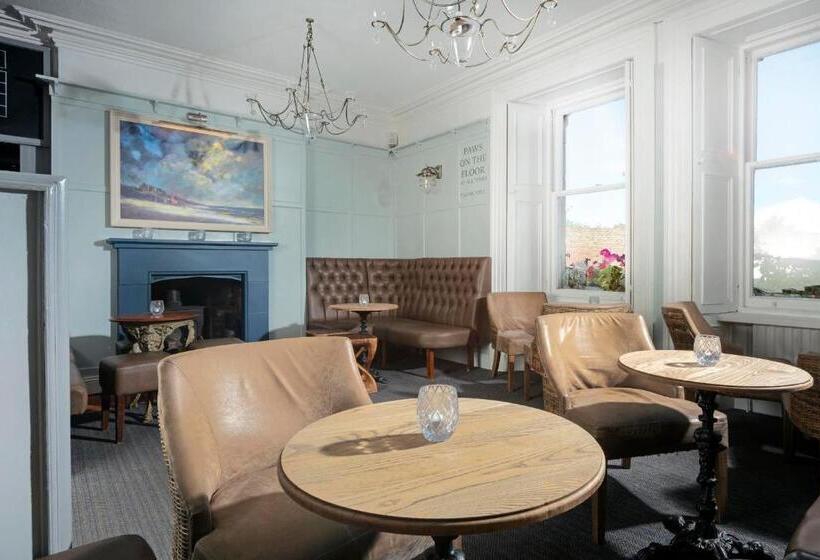 Отель The Victoria