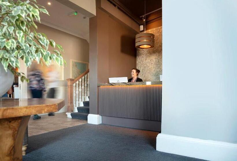 Отель The Victoria