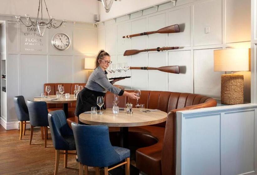 Отель The Victoria