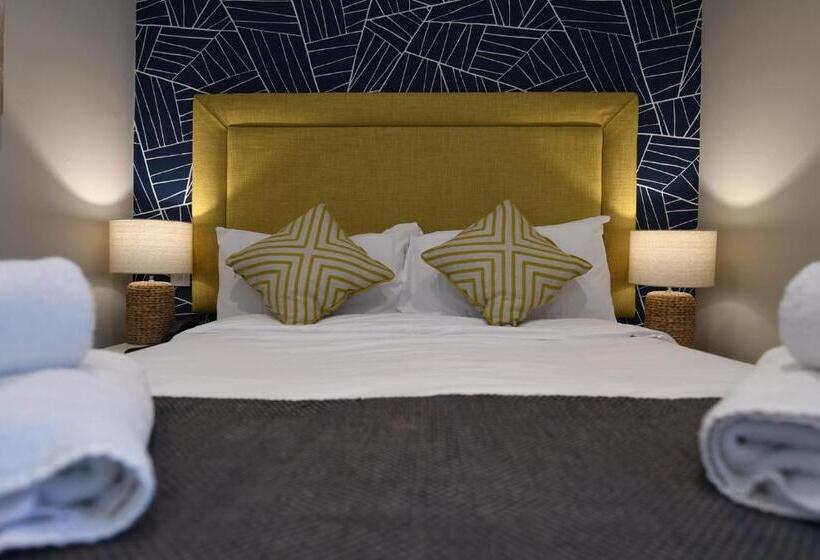 Отель The Victoria