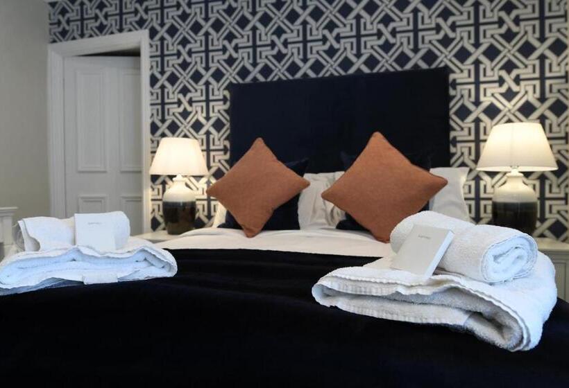 Отель The Victoria