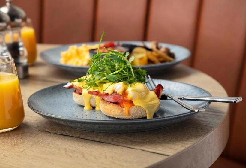 Отель The Victoria