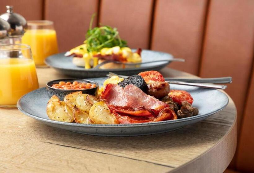 Отель The Victoria