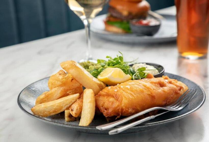 Отель The Victoria