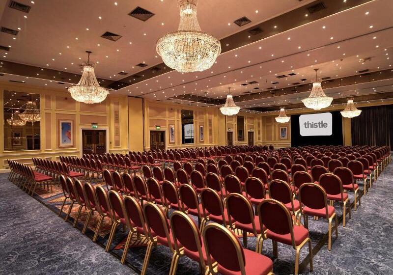 호텔 Thistle London Heathrow Terminal 5