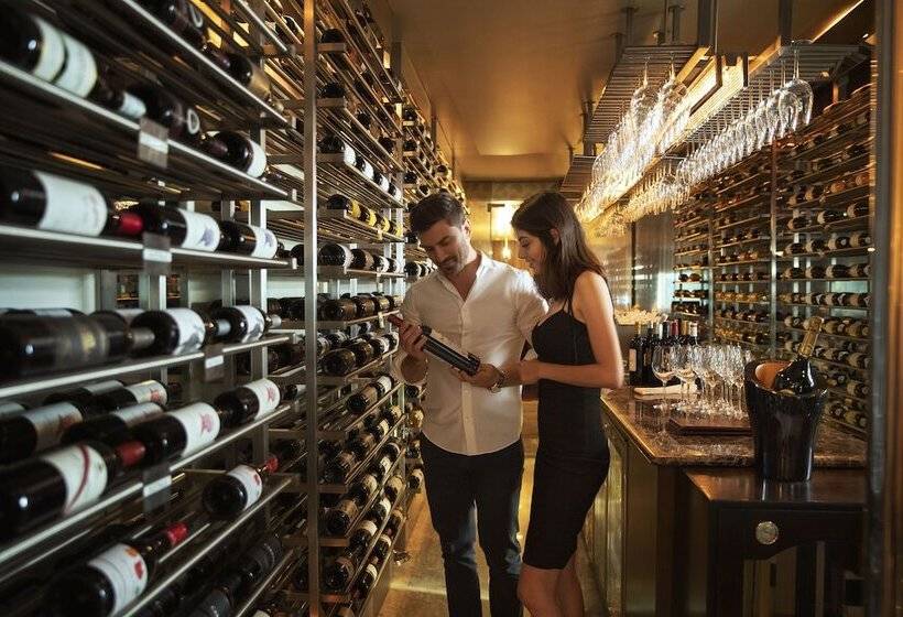 هتل Towers Rotana   Dubai