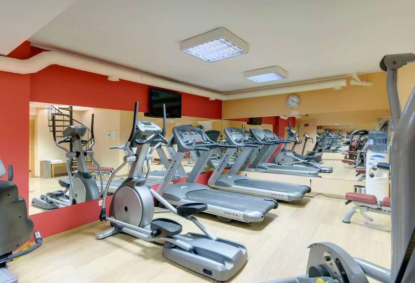 فندق Tryp By Wyndham Porto Expo