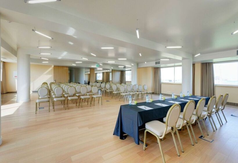 فندق Tryp By Wyndham Porto Expo