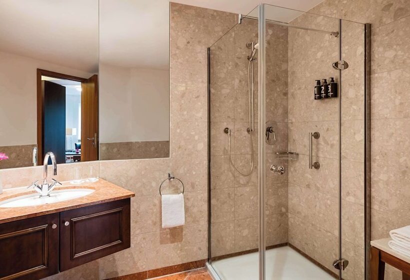 住所  Lindner Hotel Frankfurt Main Plaza, Part Of Jdv By Hyatt