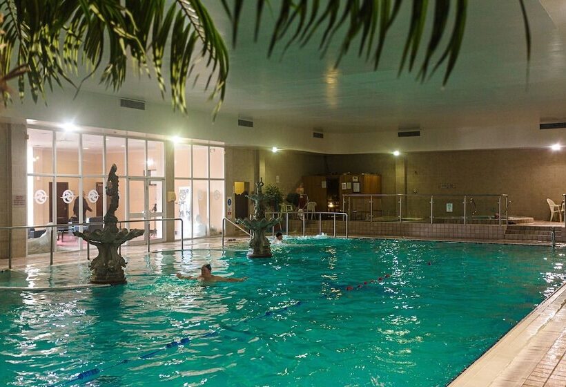 Sheldon Park Hotel And Leisure Club