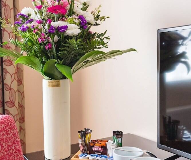 Sheldon Park Hotel And Leisure Club