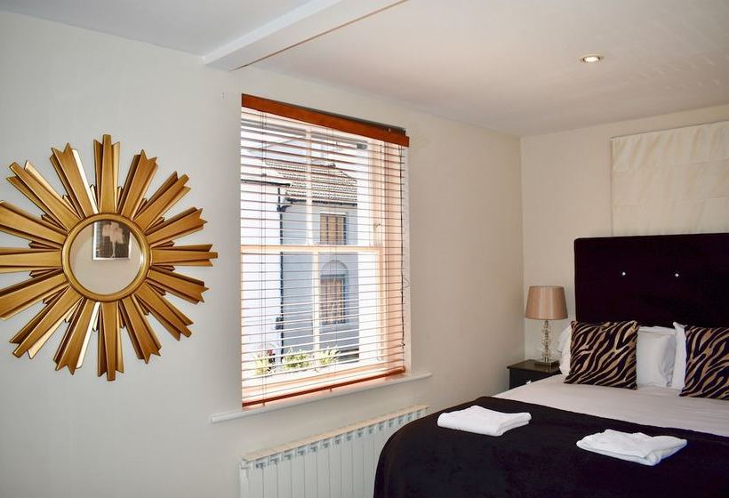 Spacious And Modern Townhouse In Central Brighton