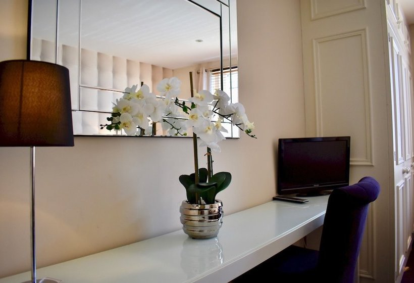 Spacious And Modern Townhouse In Central Brighton