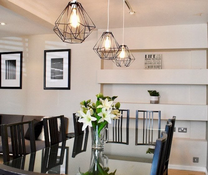 Spacious And Modern Townhouse In Central Brighton