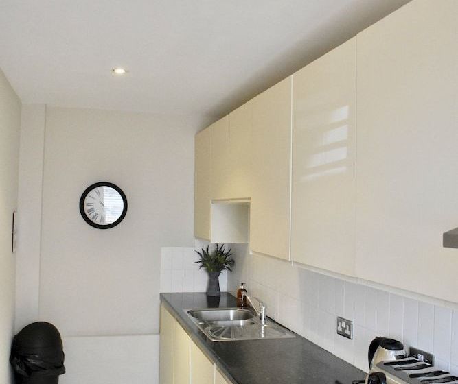 Spacious And Modern Townhouse In Central Brighton