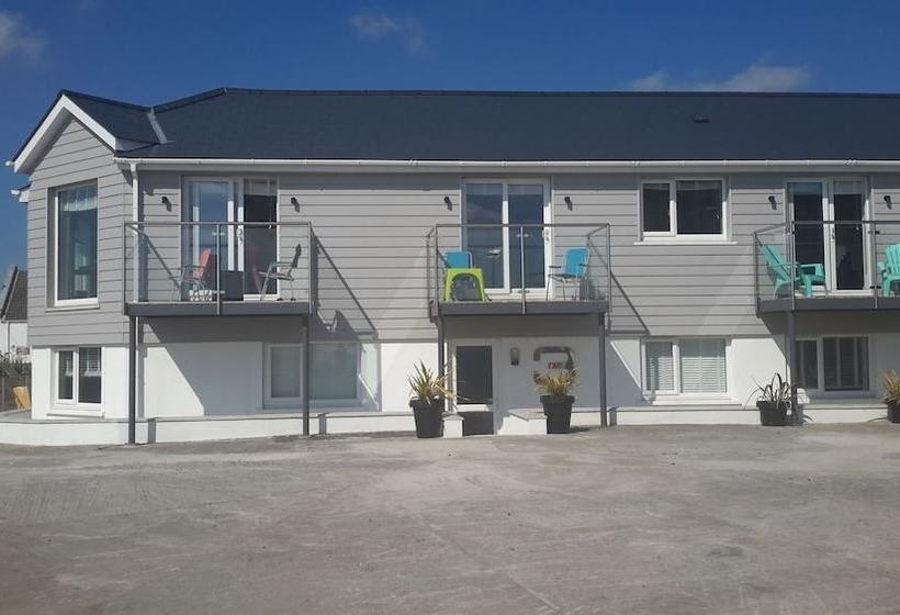 No. 4 Beach Cottages