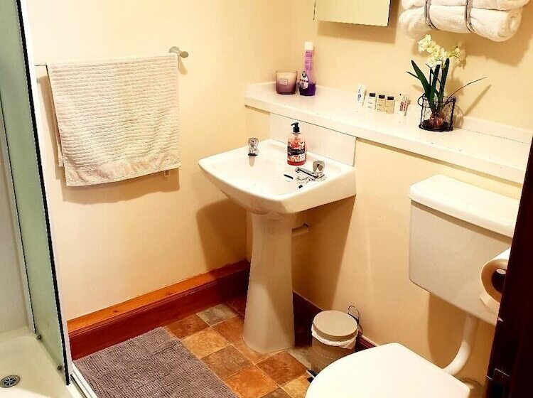 Пансион Balconie House